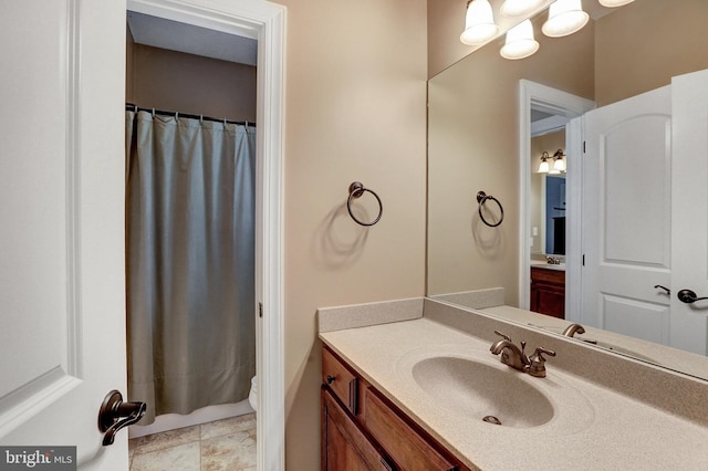 bathroom featuring a shower with shower curtain and vanity