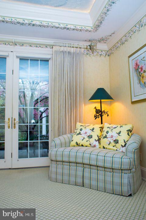 living area with carpet floors and crown molding