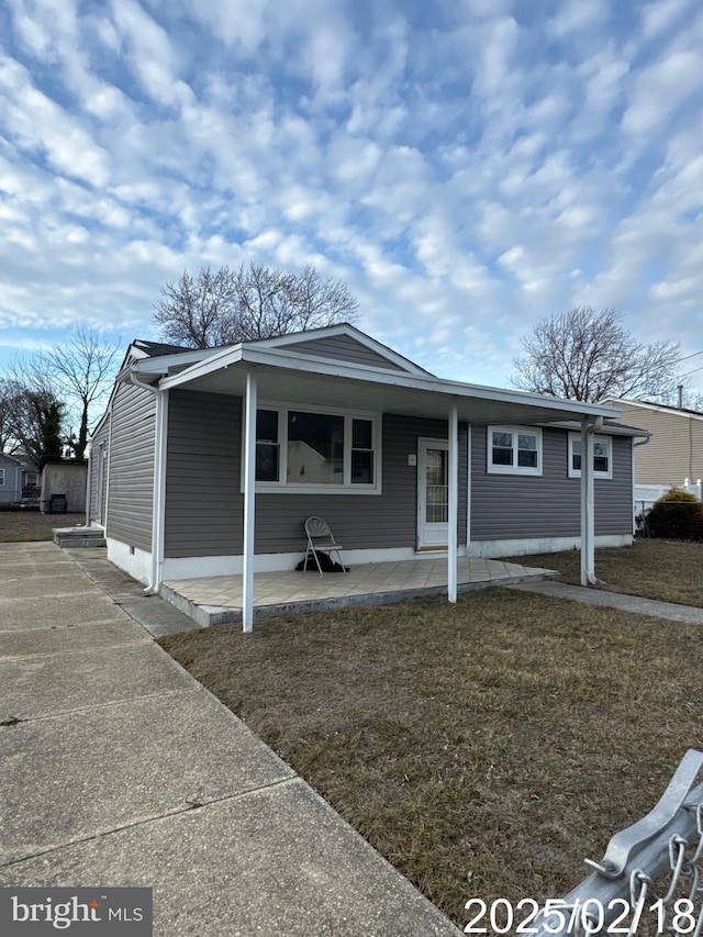 bungalow-style home featuring a front yard