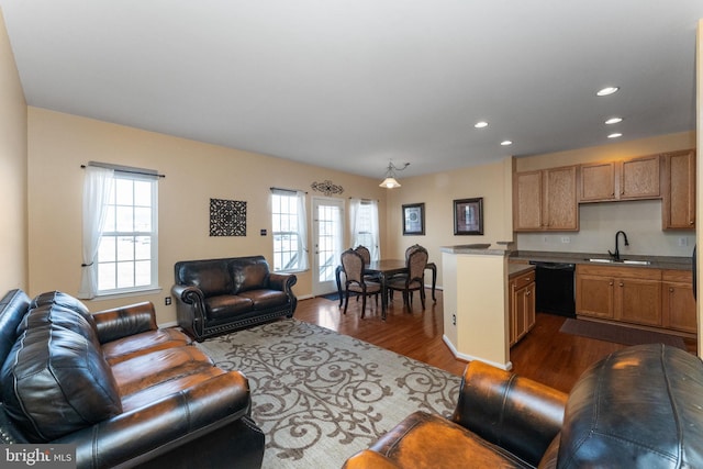 living room with dark wood-style floors, baseboards, and recessed lighting