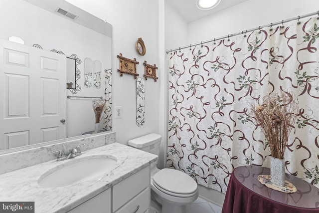 bathroom featuring curtained shower, visible vents, vanity, and toilet