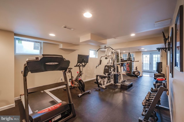 exercise room featuring recessed lighting, plenty of natural light, visible vents, and baseboards