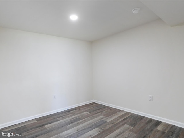 unfurnished room with dark wood-style flooring, recessed lighting, and baseboards