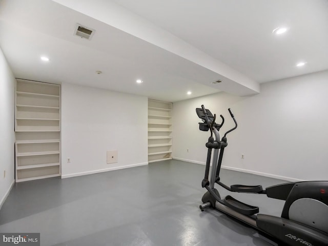 exercise area featuring visible vents, recessed lighting, and baseboards