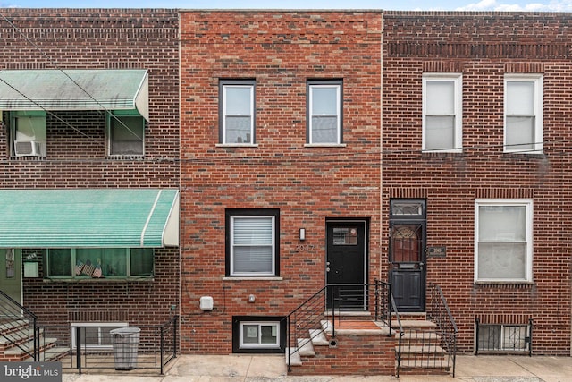 view of front facade with brick siding