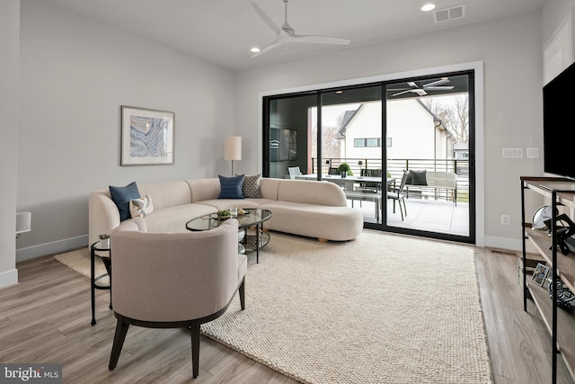 living room featuring light wood finished floors, visible vents, recessed lighting, and ceiling fan