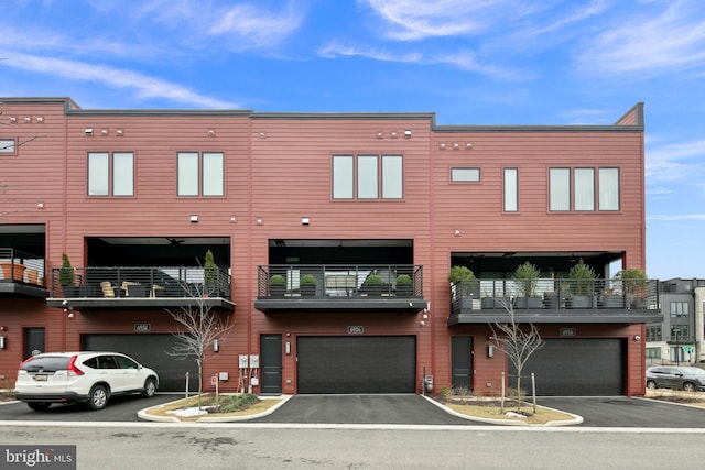 view of front of house featuring an attached garage and driveway