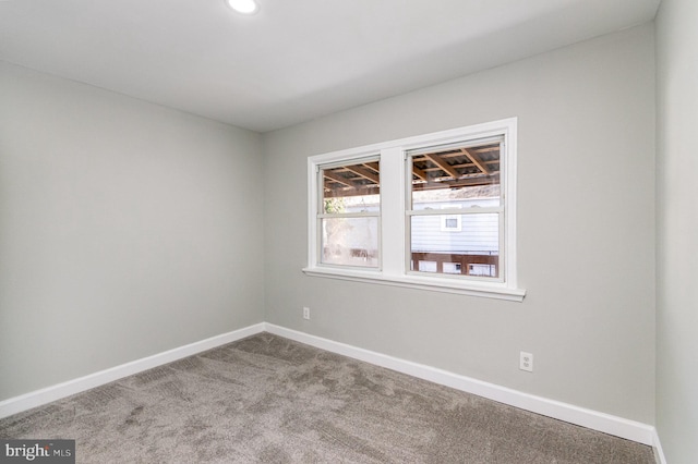 carpeted spare room with baseboards and recessed lighting