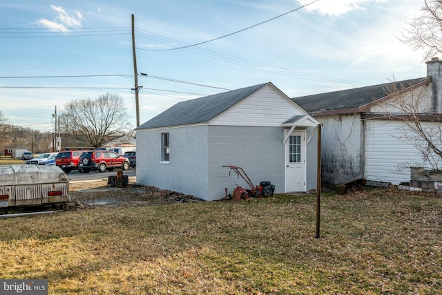 view of outdoor structure with an outbuilding