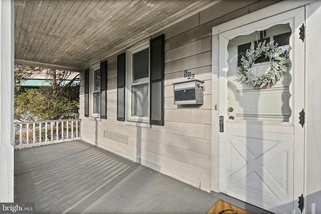 doorway to property with covered porch