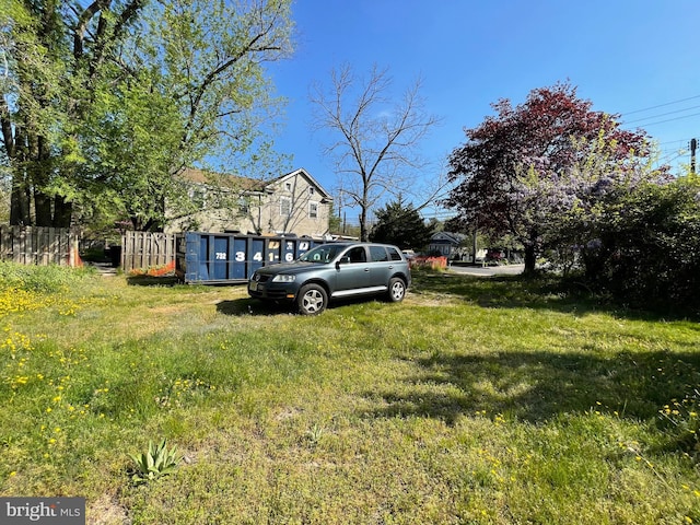 view of yard featuring fence