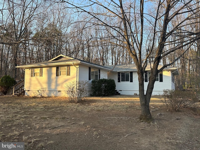 view of front facade with entry steps and crawl space