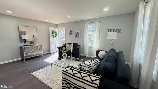 living area with recessed lighting, dark wood-style flooring, and baseboards