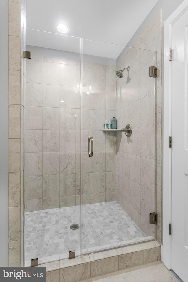 full bathroom featuring a shower stall