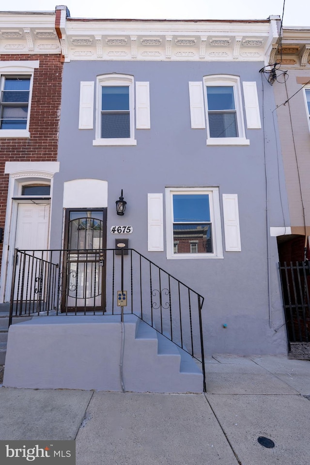 view of front of property featuring stucco siding