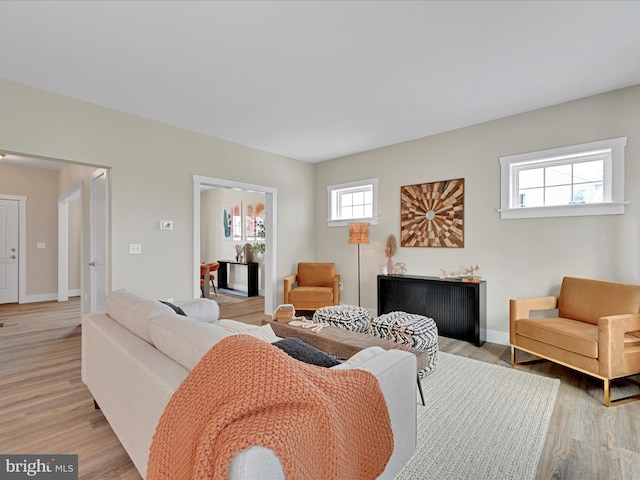 living room with light wood-style flooring and baseboards