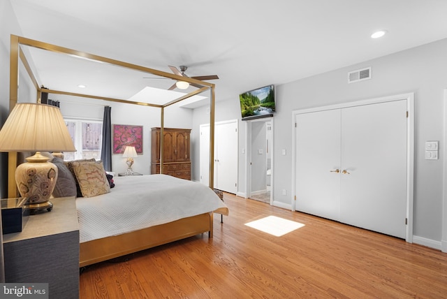 bedroom with baseboards, visible vents, a ceiling fan, light wood-style flooring, and recessed lighting