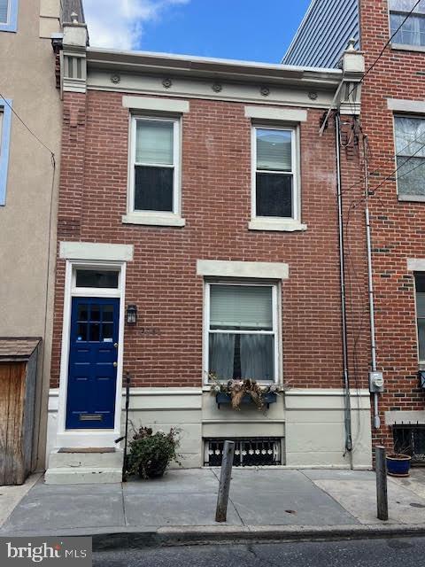 view of front of property featuring brick siding