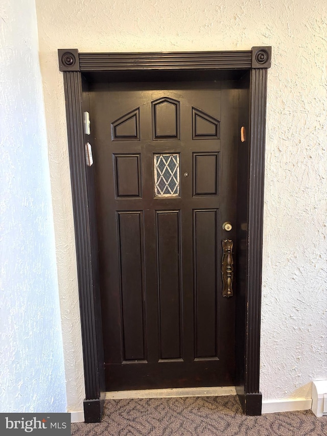 view of exterior entry featuring stucco siding