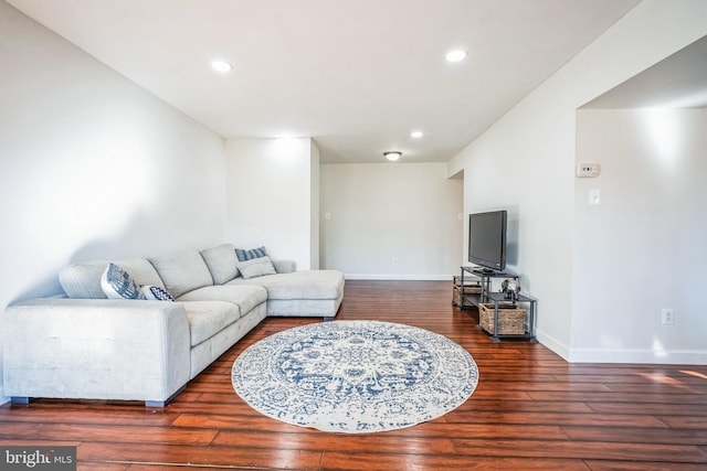 living room featuring recessed lighting, wood finished floors, and baseboards