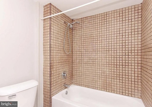 bathroom with toilet and washtub / shower combination