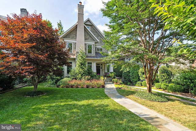 craftsman house with a front yard