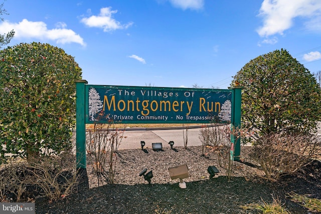 view of community / neighborhood sign