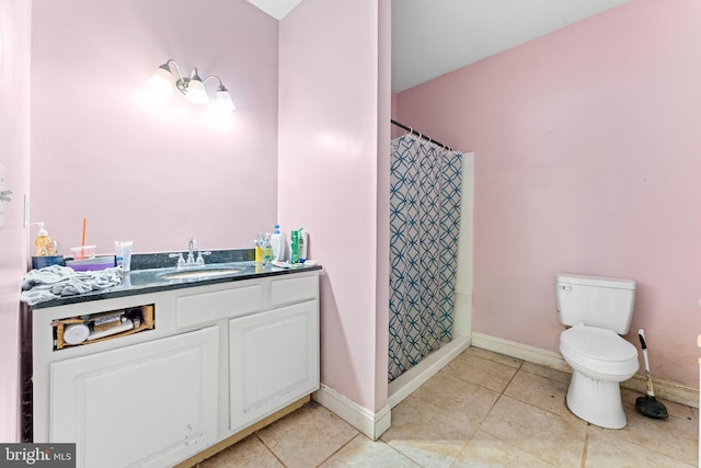 full bathroom featuring baseboards, toilet, a shower with curtain, tile patterned floors, and vanity