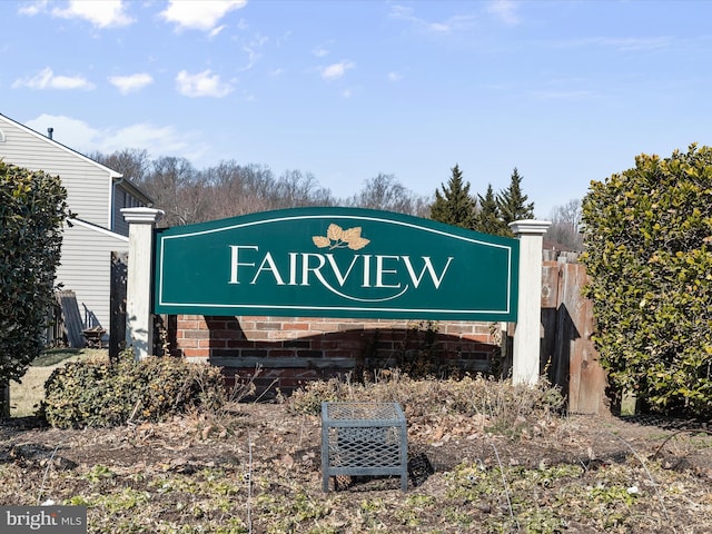 view of community / neighborhood sign