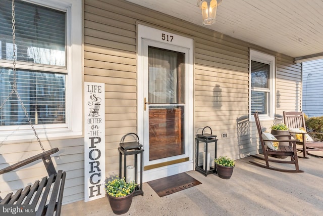 doorway to property with covered porch