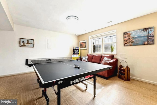 game room featuring light wood-style floors, visible vents, and baseboards