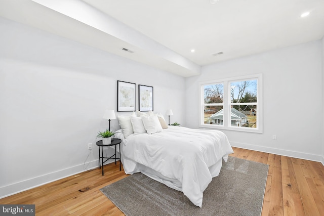 bedroom with recessed lighting, baseboards, visible vents, and light wood finished floors