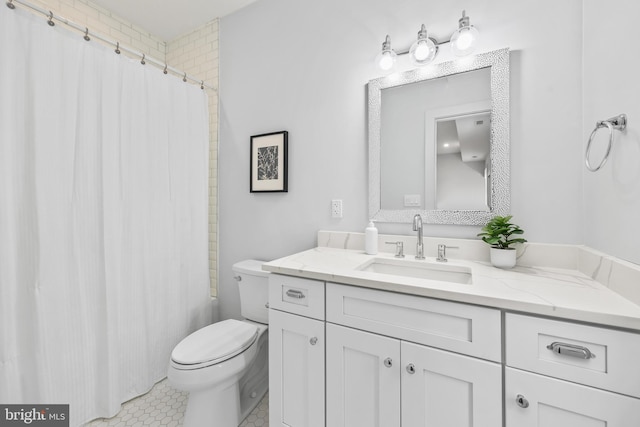 full bathroom featuring tile patterned flooring, a shower with shower curtain, vanity, and toilet