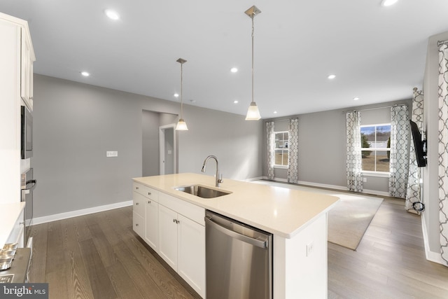 kitchen featuring stainless steel appliances, recessed lighting, dark wood-style flooring, and a sink