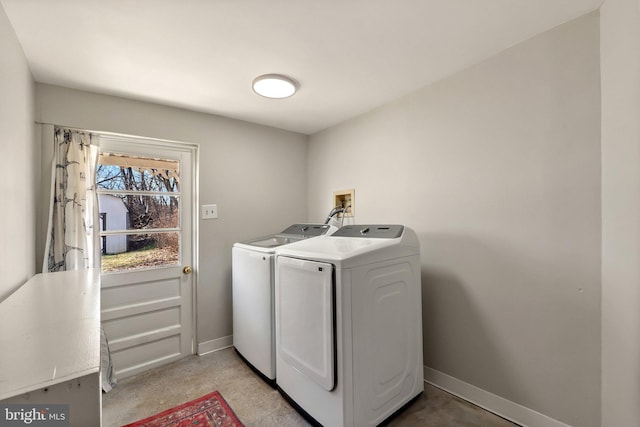 laundry room featuring laundry area, baseboards, and independent washer and dryer