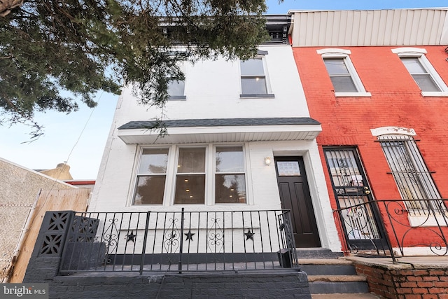 multi unit property featuring brick siding and fence