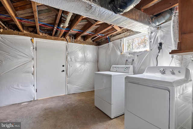 laundry room with laundry area and washing machine and dryer