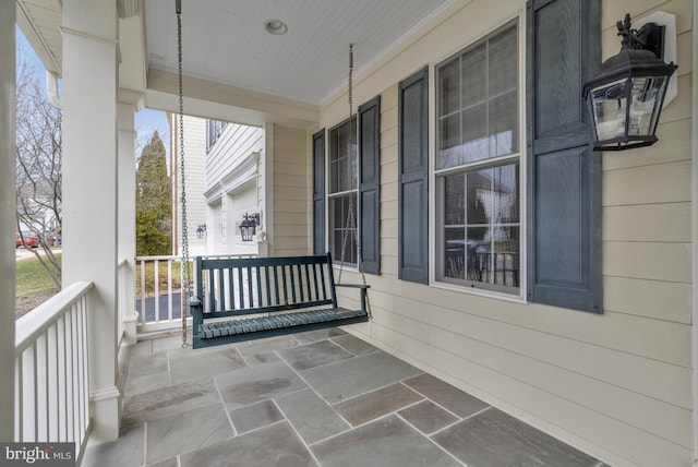 balcony featuring covered porch