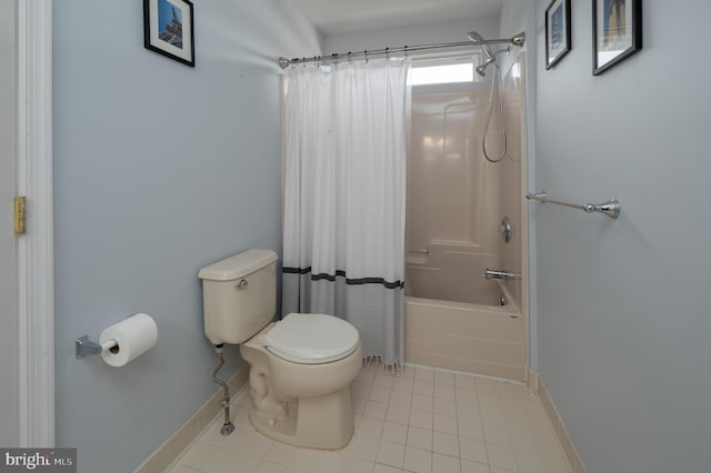 bathroom featuring baseboards, shower / tub combo with curtain, toilet, and tile patterned floors