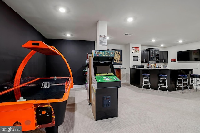 playroom with light carpet, bar area, visible vents, and recessed lighting