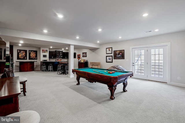 rec room with light colored carpet, indoor bar, visible vents, and recessed lighting