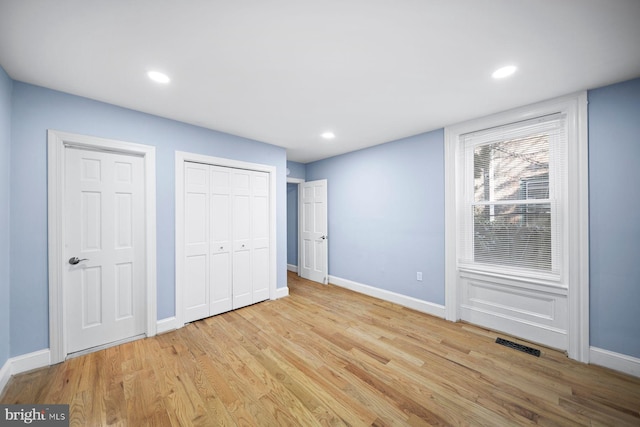 unfurnished bedroom featuring light wood-type flooring, visible vents, baseboards, and recessed lighting