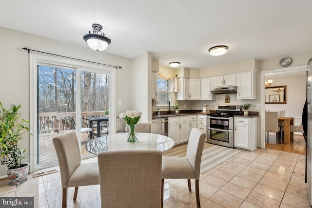 dining area with visible vents and light tile patterned floors