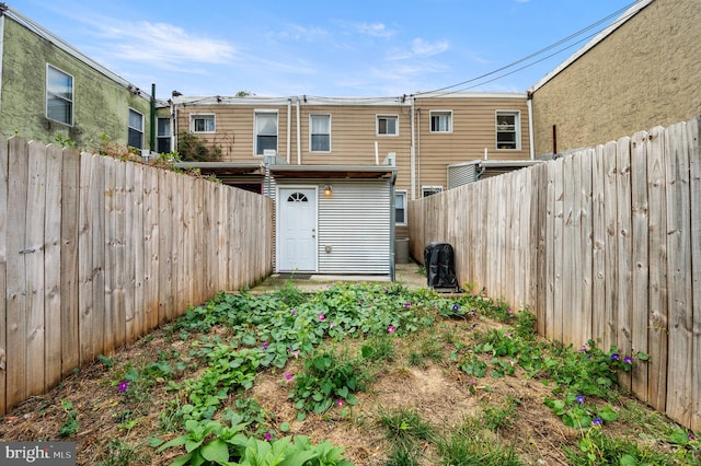 back of house featuring a fenced backyard