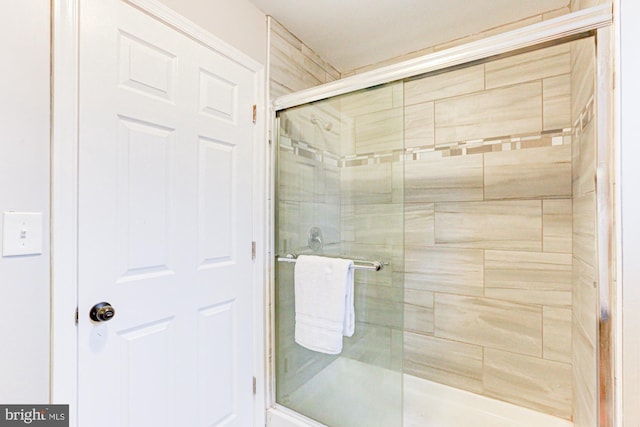 full bathroom featuring a shower stall