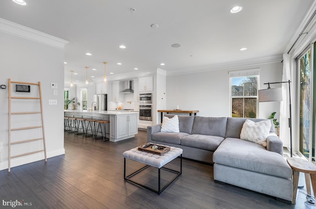 living area with ornamental molding, recessed lighting, dark wood-style flooring, and baseboards