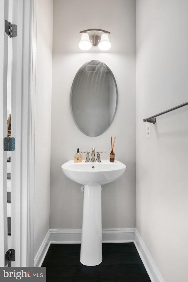 bathroom featuring wood finished floors and baseboards