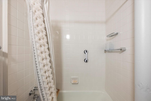 bathroom featuring shower / bath combo with shower curtain