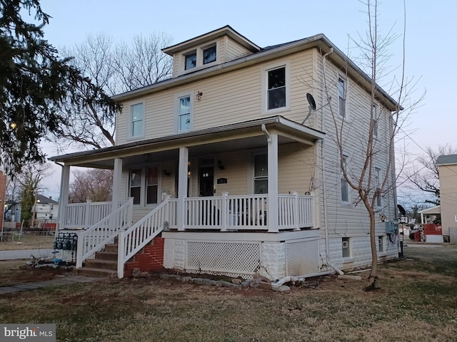 traditional style home featuring a porch