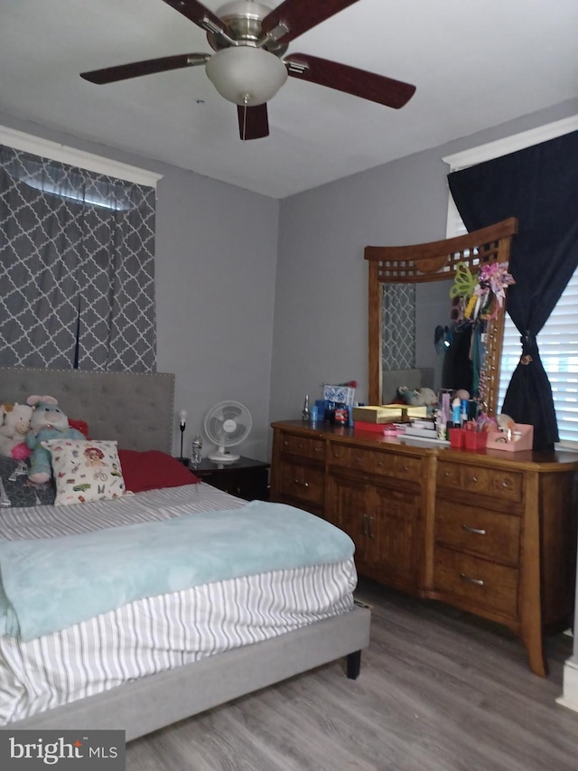 bedroom with light wood-style flooring and a ceiling fan